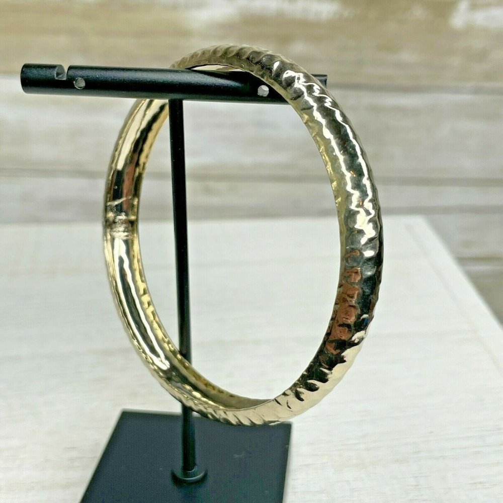 Lovely Vintage Gold Tone Minimalist Modernist Hammered Repousse Bangle Bracelet